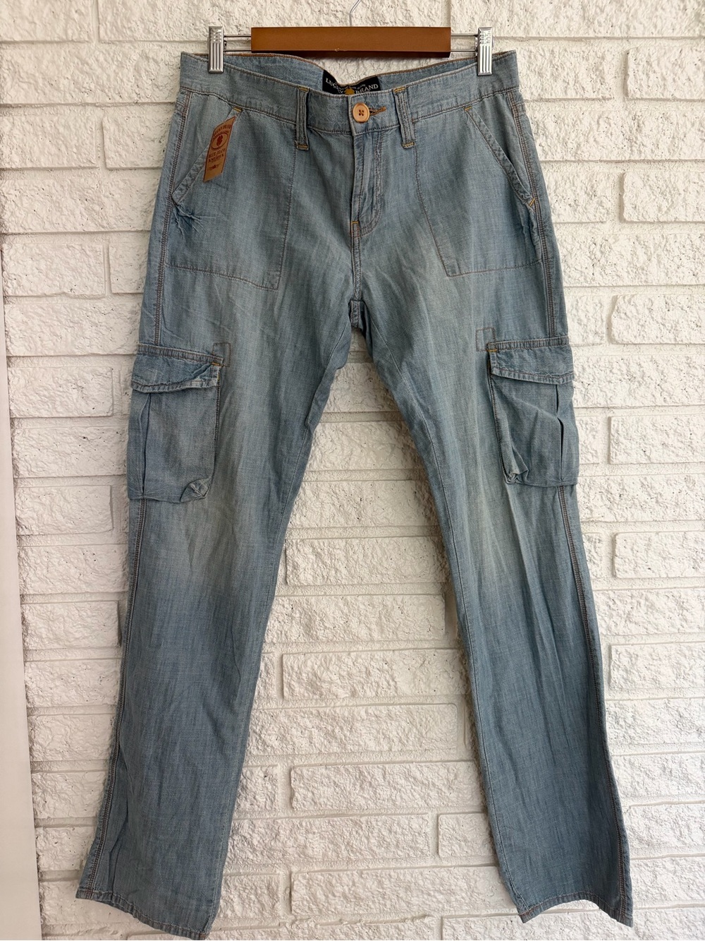 Lucky Brand Women's Straight Leg Jeans in Light Blue Wash